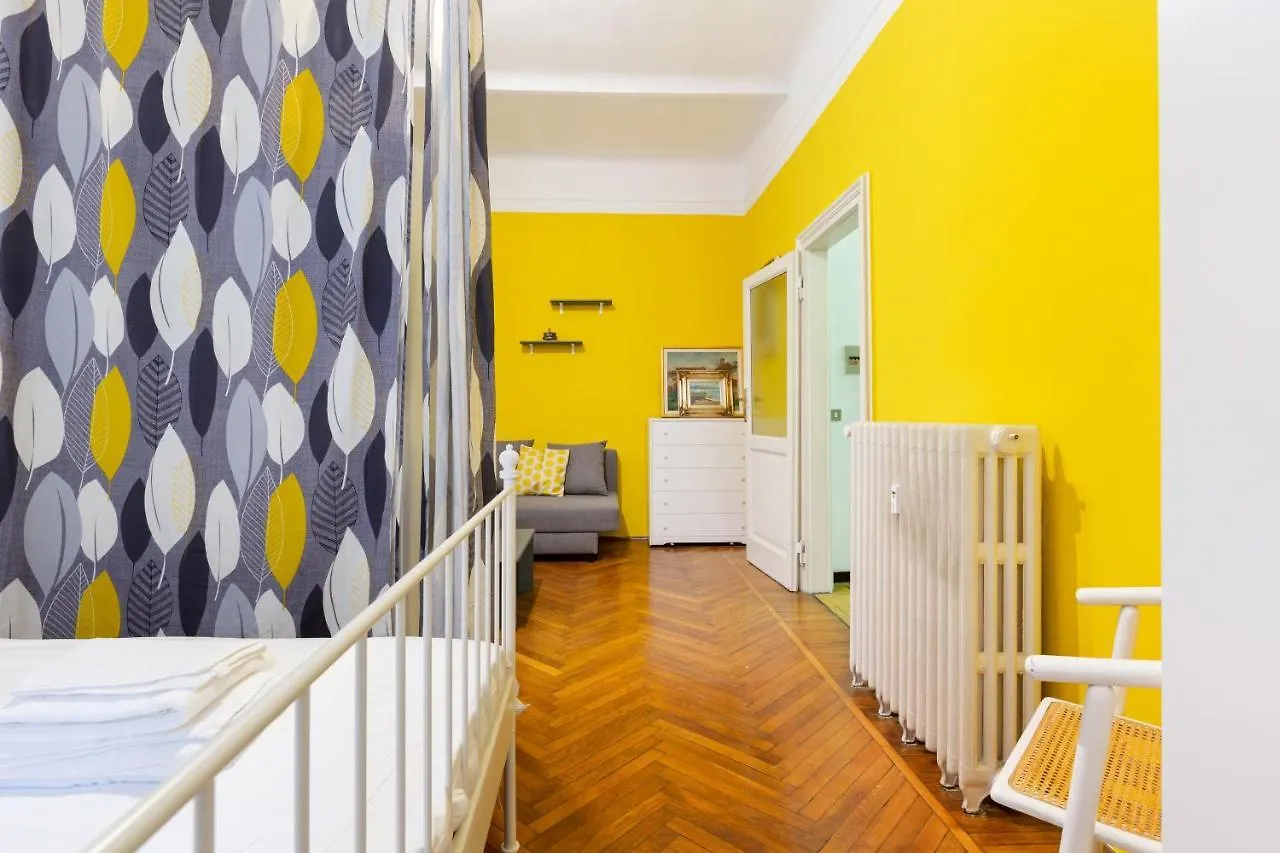 Loreto Courtyard Apartment Milan